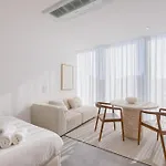 Inside Avenida Apartament *