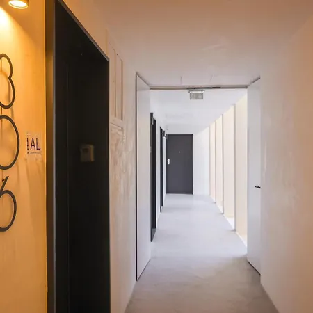Inside Avenida